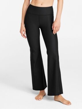 L.L. BEAN Black Stretchy Pull-On High Rise Jean Style Flared Pants M